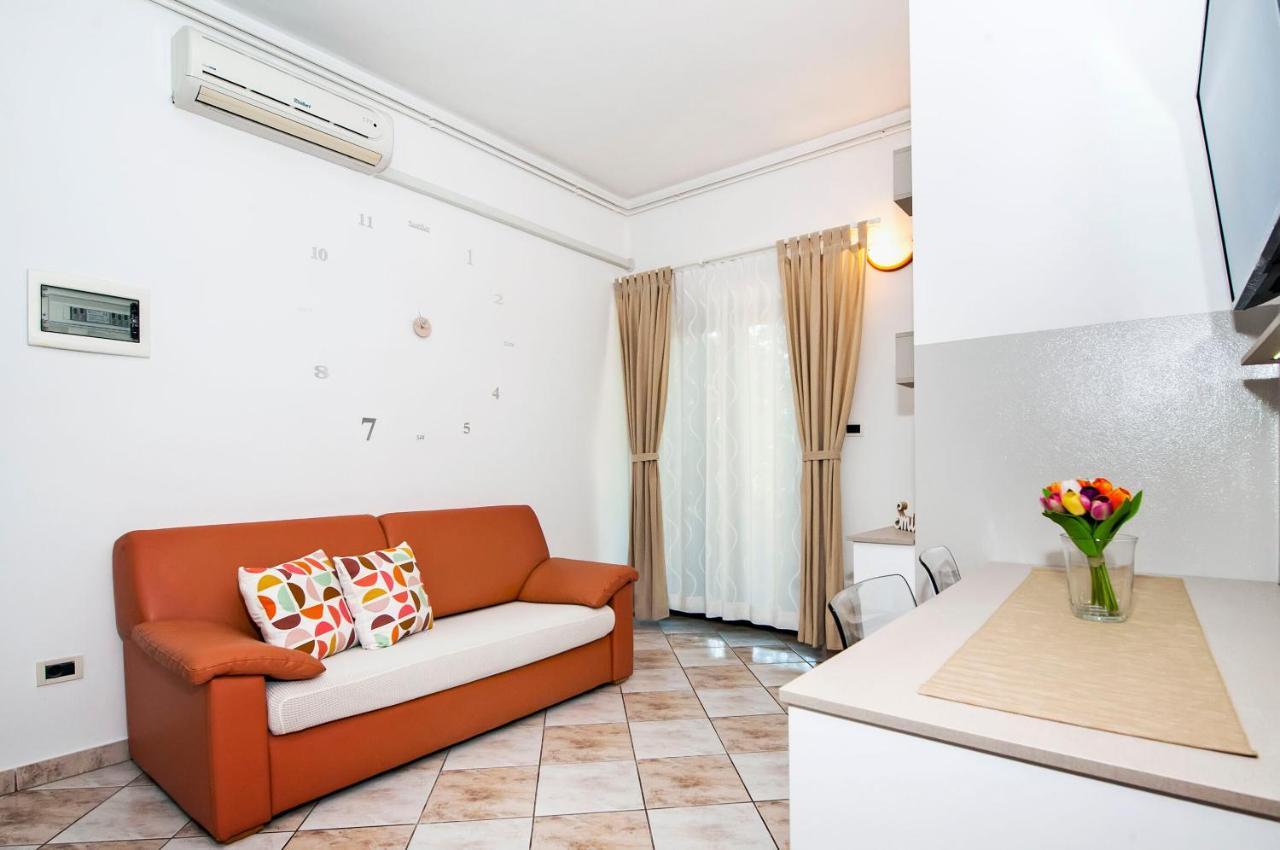 Apartments Milan Ровинь Экстерьер фото