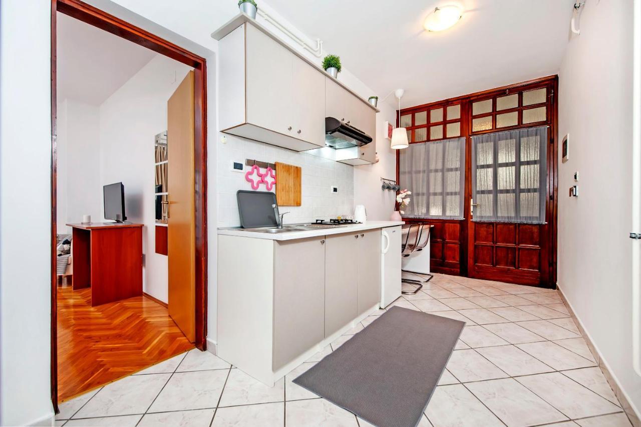 Apartments Milan Ровинь Экстерьер фото